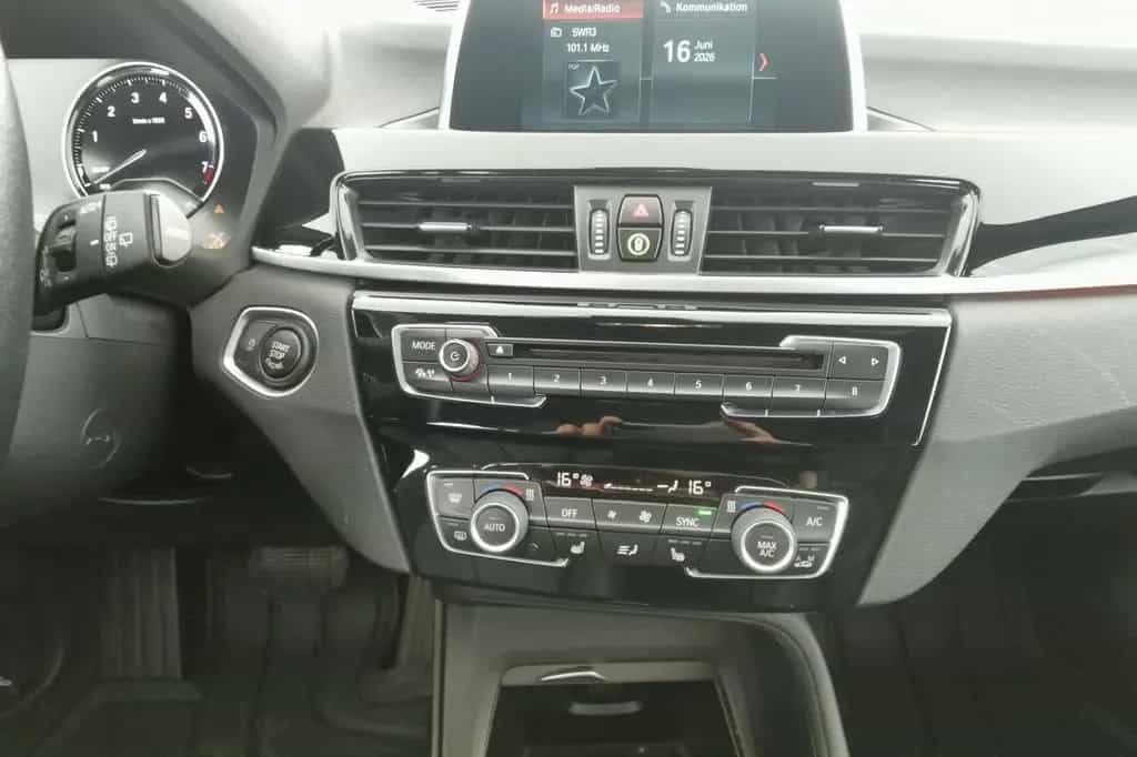 BMW X1 sDrive18i Advantage PANO+LED+NAVI+LEDER+SHZ+ 07/2019-photo-13