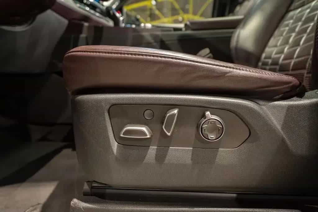 Cadillac Escalade LUXURY PLATINUM|AKG|NIGHT VISION 01/2023-photo-1