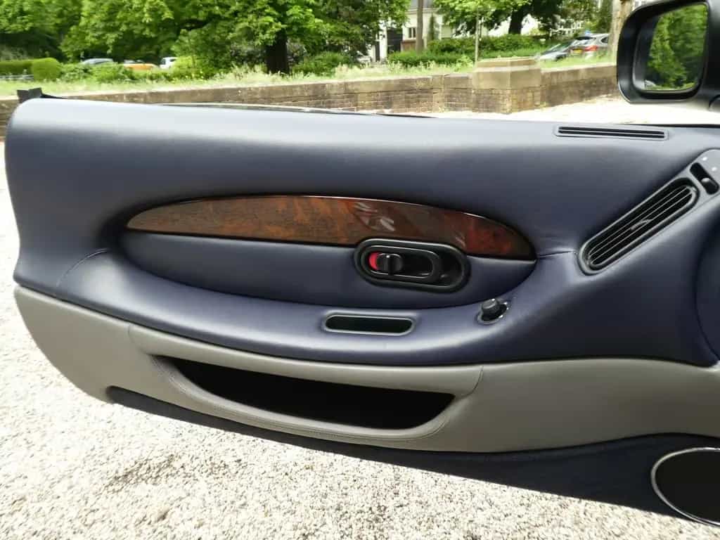 Aston Martin V12 Vantage DB7 Volante 5.9 06/2000-photo-11