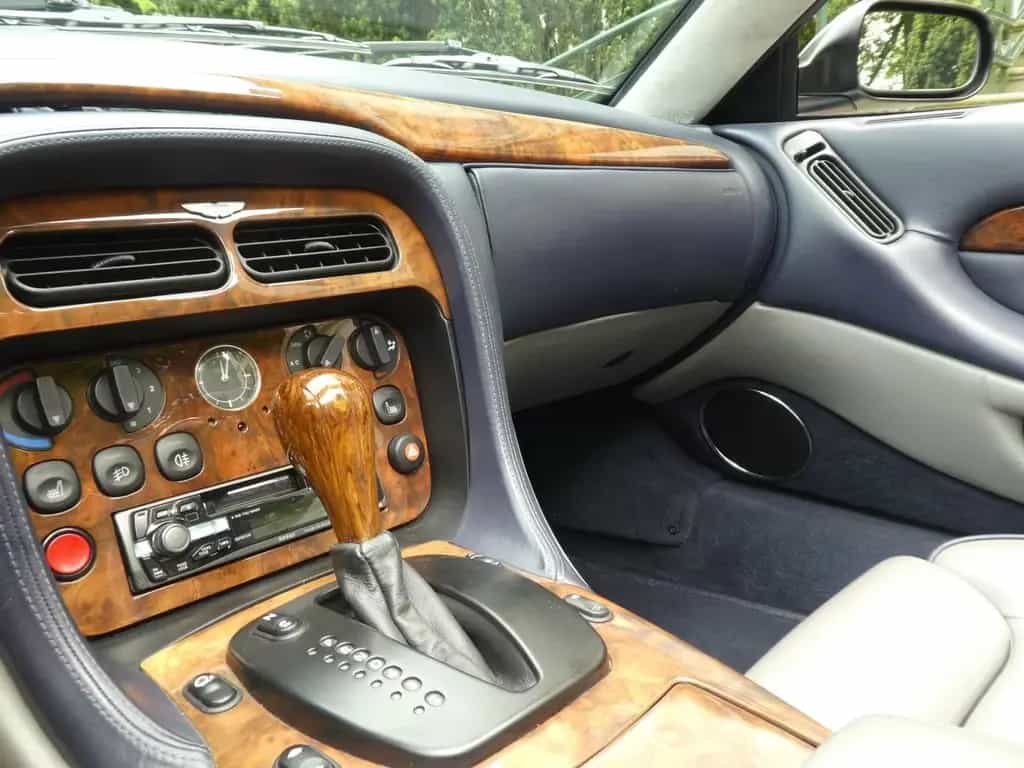 Aston Martin V12 Vantage DB7 Volante 5.9 06/2000-photo-21