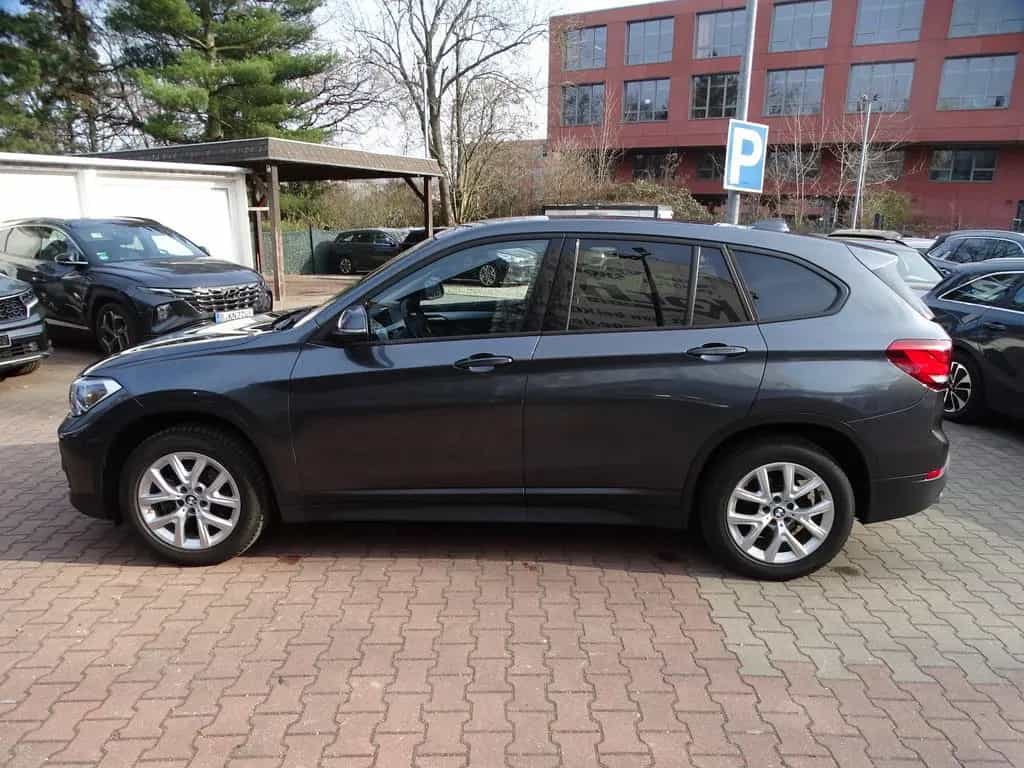 BMW X1 sDrive 18 i Advantage Steptronic 10/2022-photo-2