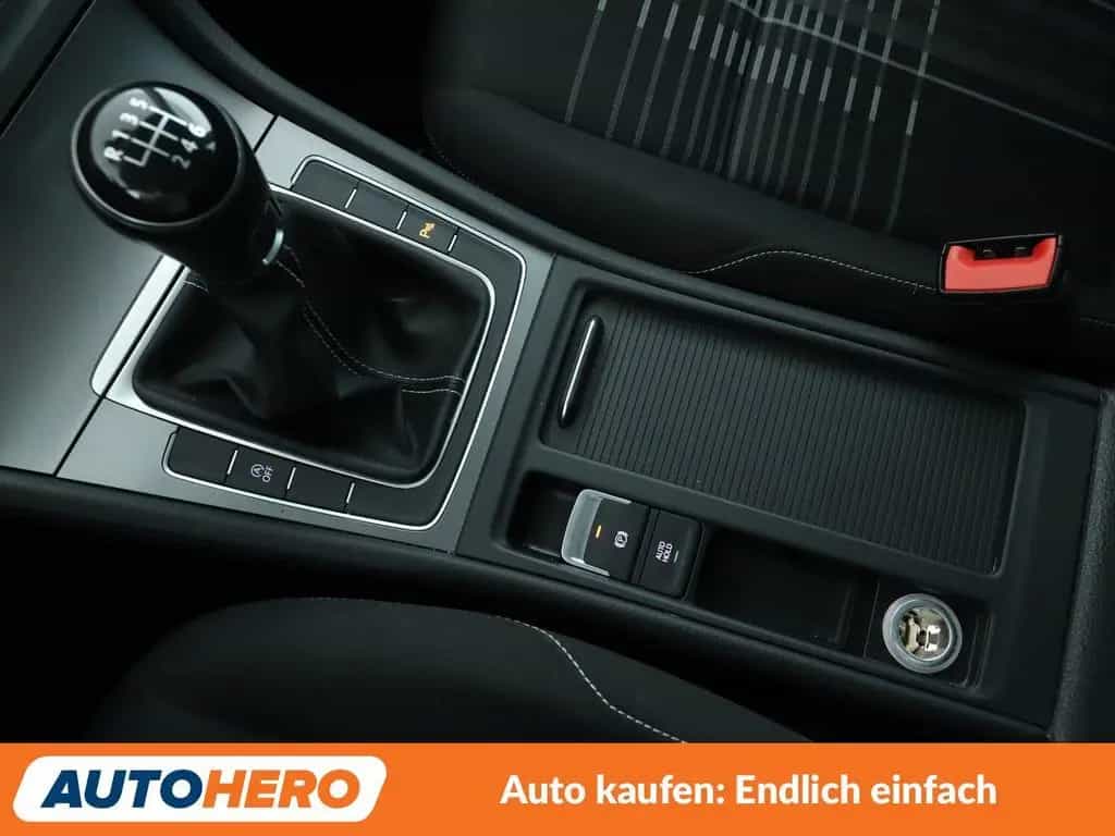 Volkswagen Golf VII 1.2 TSI Lounge BMT*NAVI*TEMPO*PDC* 02/2016-photo-23