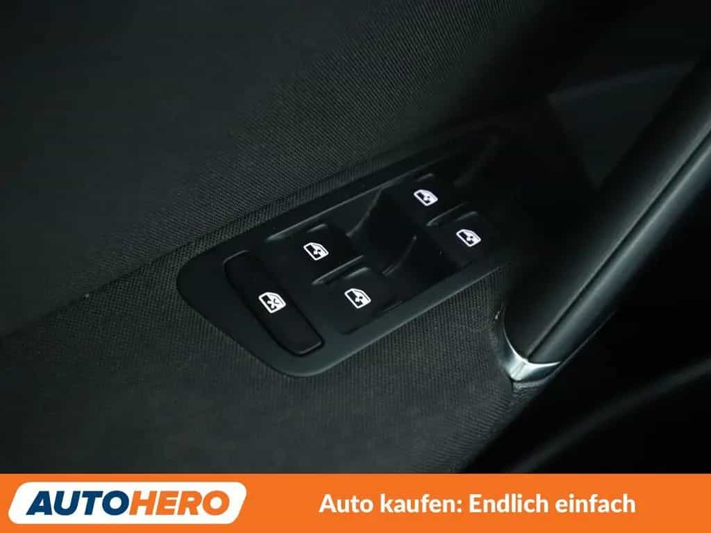 Volkswagen Golf VII 1.2 TSI Lounge BMT*NAVI*TEMPO*PDC* 02/2016-photo-24