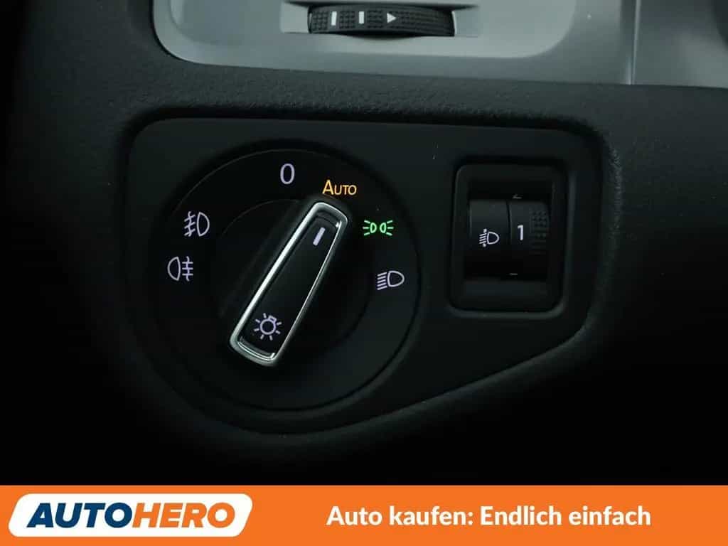 Volkswagen Golf VII 1.2 TSI Lounge BMT*NAVI*TEMPO*PDC* 02/2016-photo-25