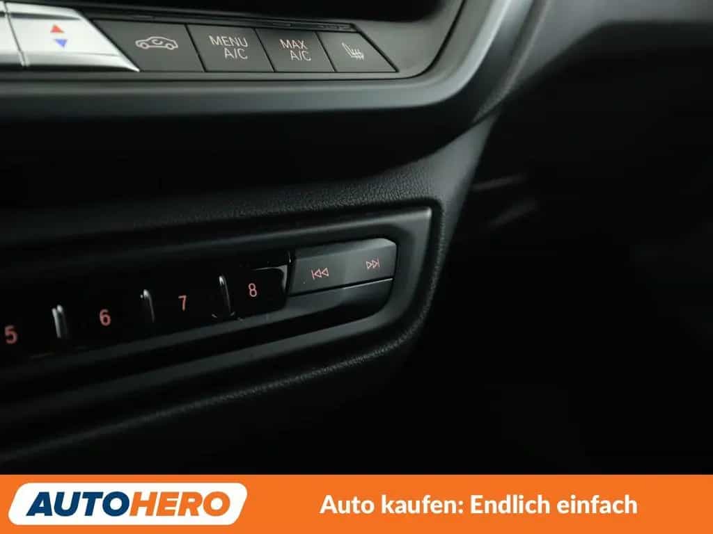 BMW M135 1er M135i xDrive Aut.*NAVI*HEAD-UP*LED*TEMPO*PDC 01/2021-photo-26