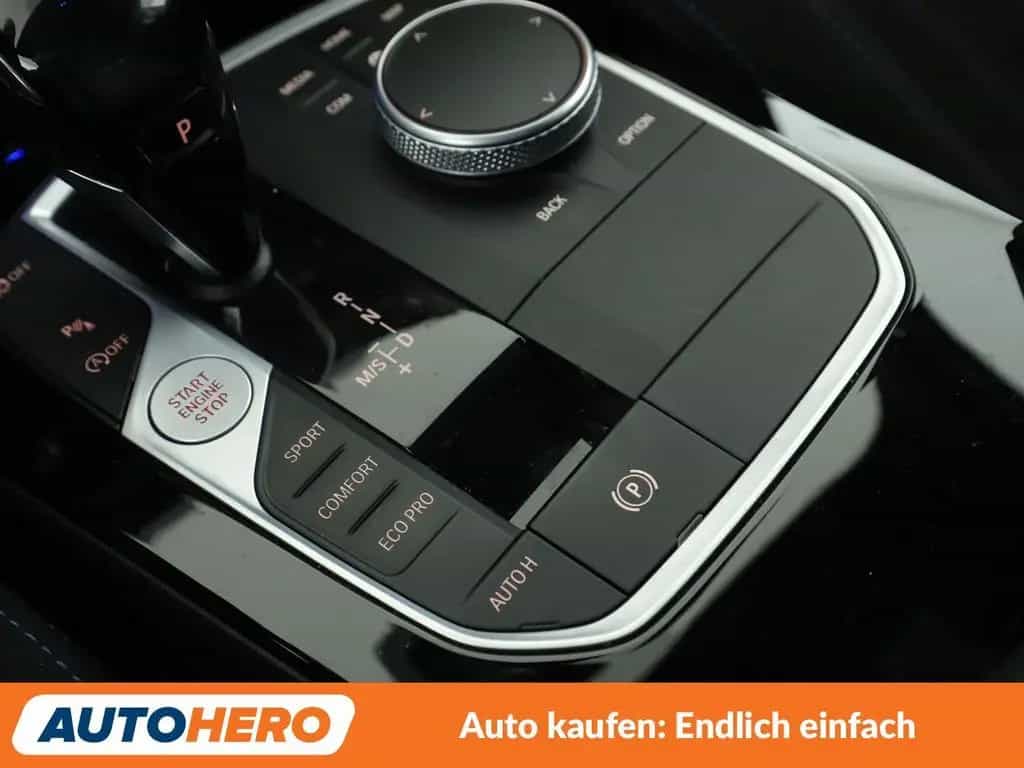 BMW M135 1er M135i xDrive Aut.*NAVI*HEAD-UP*LED*TEMPO*PDC 01/2021-photo-29
