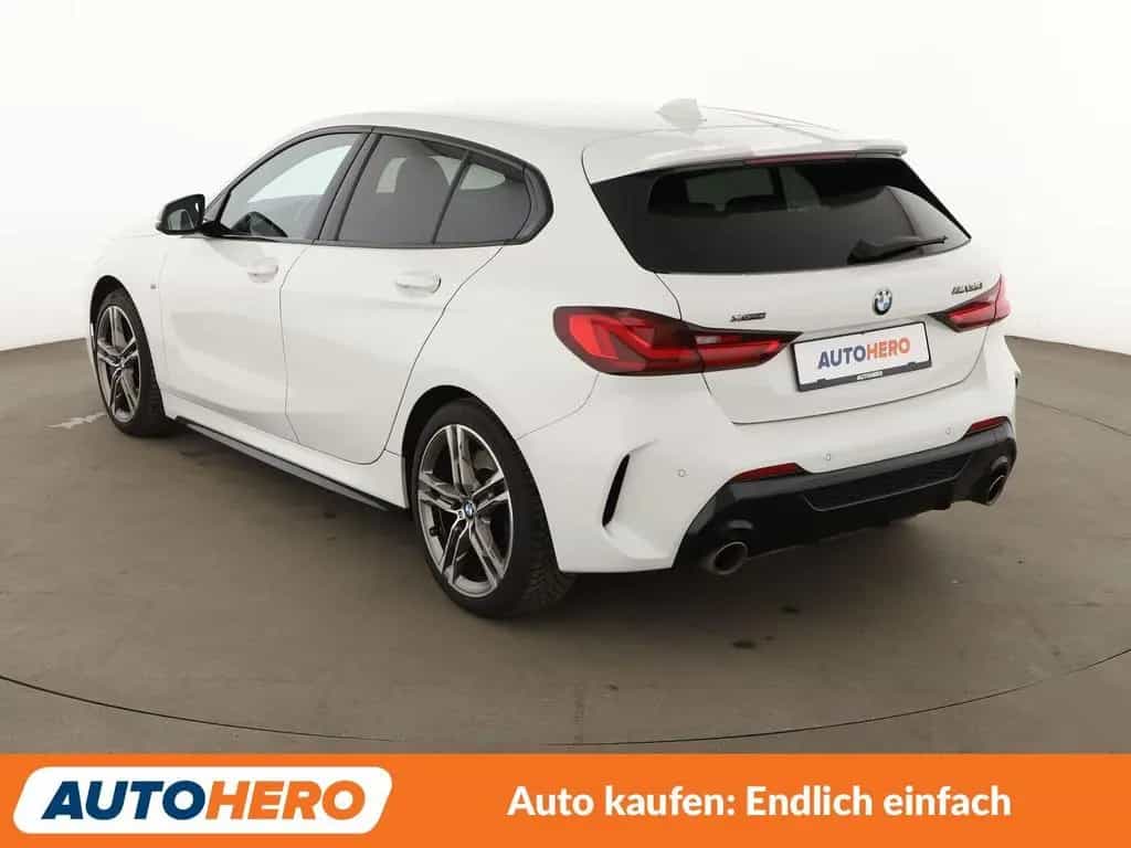 BMW M135 1er M135i xDrive Aut.*NAVI*HEAD-UP*LED*TEMPO*PDC 01/2021-photo-3