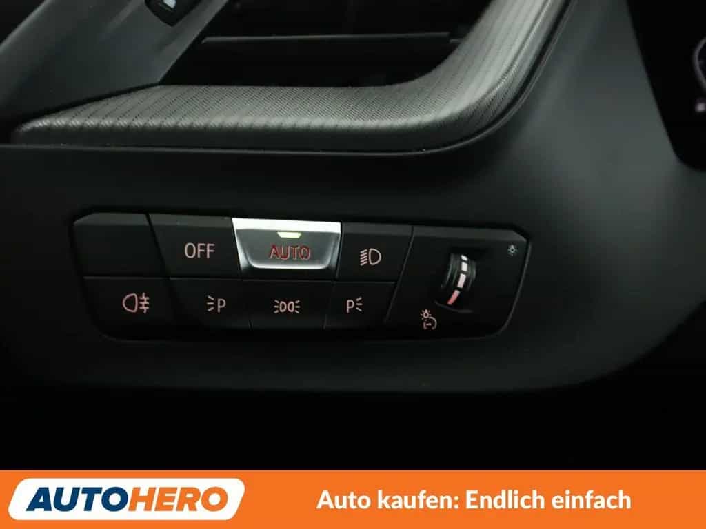 BMW M135 1er M135i xDrive Aut.*NAVI*HEAD-UP*LED*TEMPO*PDC 01/2021-photo-36