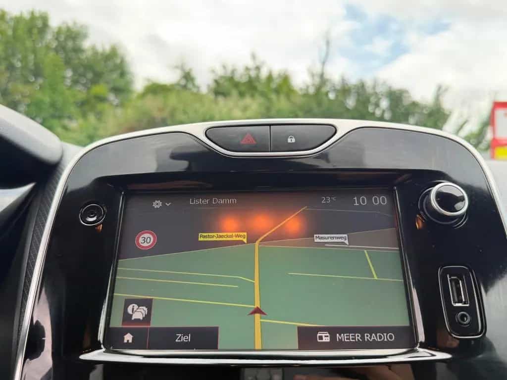 Renault Clio IV Grandtour Limited Sport Lenkrad 09/2016-photo-15