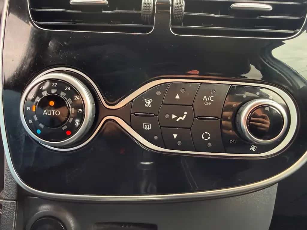 Renault Clio IV Grandtour Limited Sport Lenkrad 09/2016-photo-21