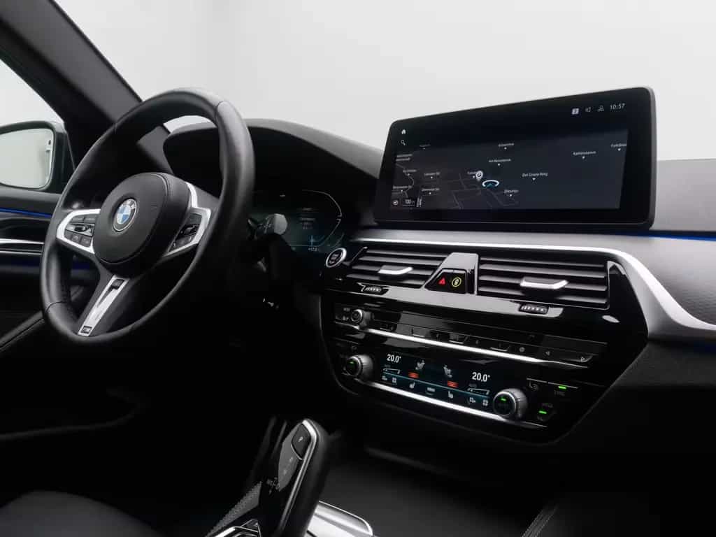 BMW 520 d xD M Sport 4xKlima DAB HiFi Komfort DispKey 02/2022-photo-36