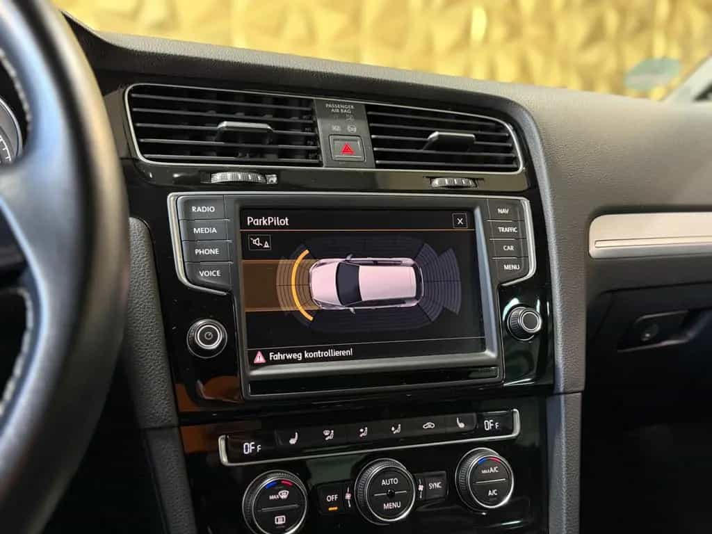 Volkswagen Golf VII Lim.|R-LINE|NAVI|XENON|DYNAUDIO|LED| 10/2014-photo-24