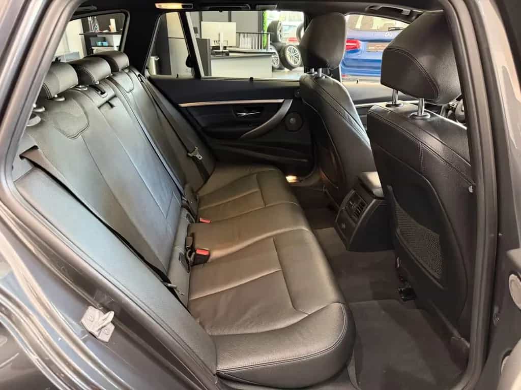 BMW 320 i xDrive M Sport*VOLL*Pano*AHK*ACC*H&K*1.Hand 11/2018-photo-24