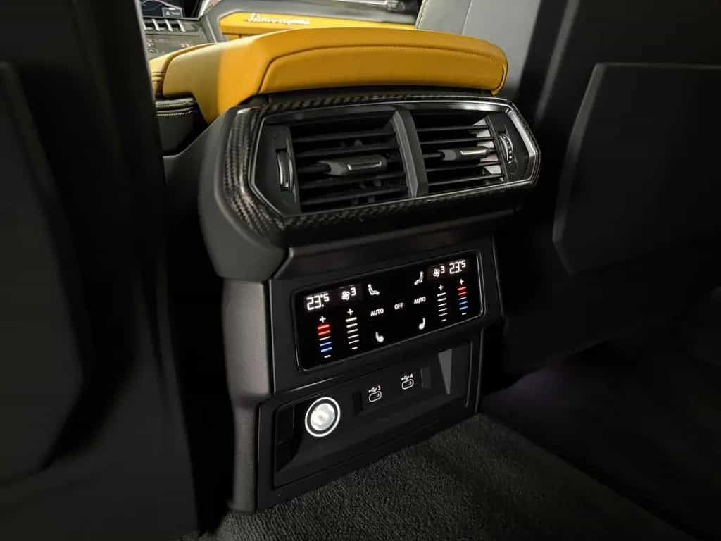 Lamborghini Urus Carbon Q-Citura Pano B&O HUD Ambiente 23" 07/2022-photo-27