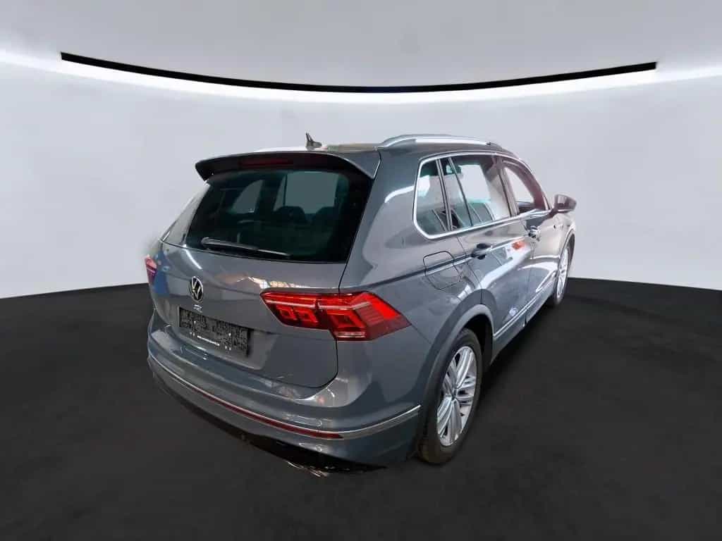 Volkswagen Tiguan R 4Motion *PANORAMA*HeadUp*KAMERA*AHK* 06/2021-photo-1