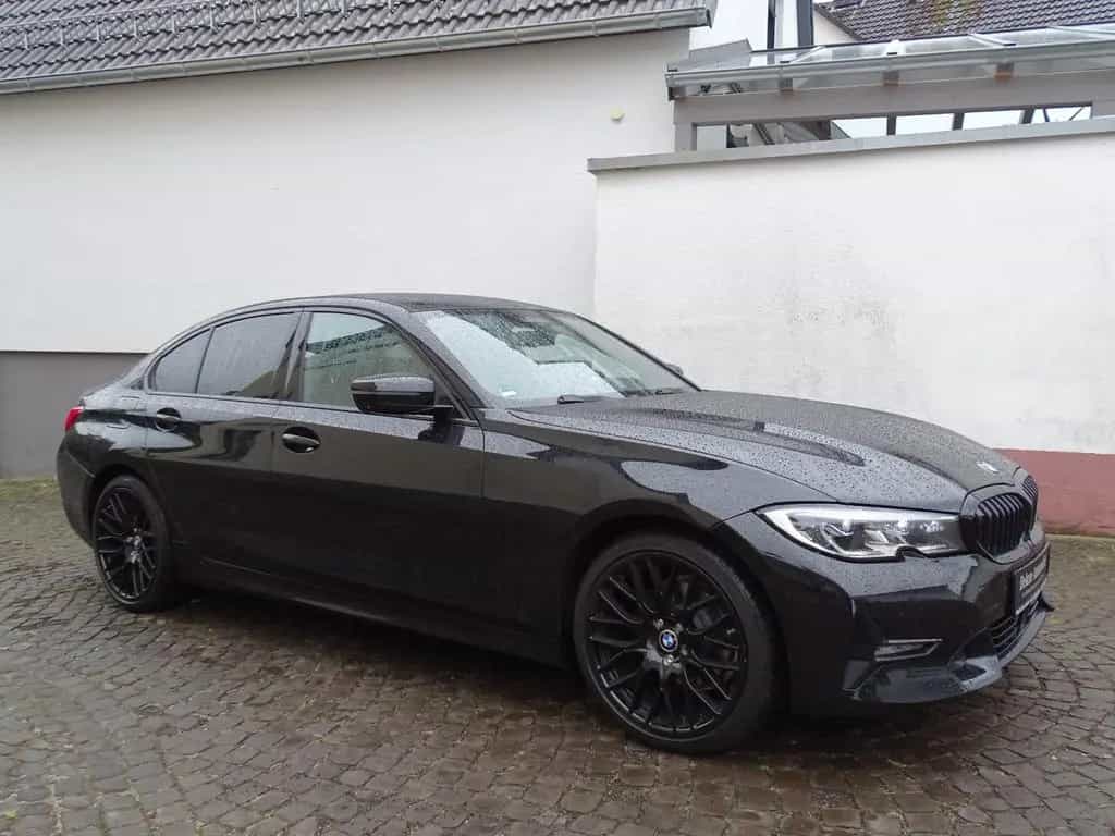 BMW 320 d Sport Line - 360°CAM, HeadUp, LenkHeiz.,H&K 04/2019-photo-3