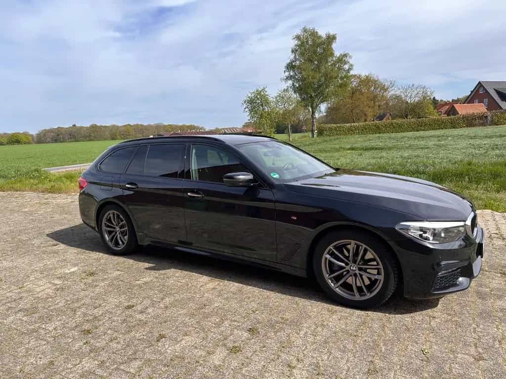 BMW 530 d Touring*M-Paket*ACC*HUD*Panorama*AktivL*AHK 08/2017-photo-1