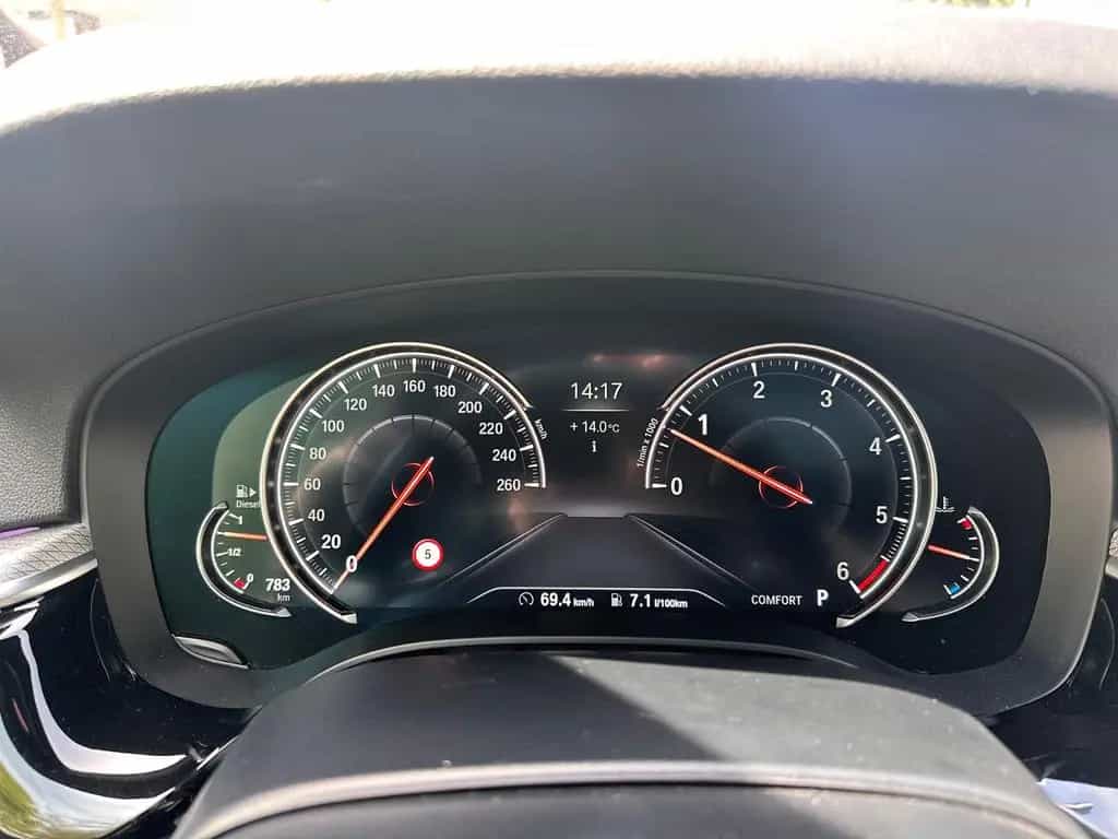 BMW 530 d Touring*M-Paket*ACC*HUD*Panorama*AktivL*AHK 08/2017-photo-7
