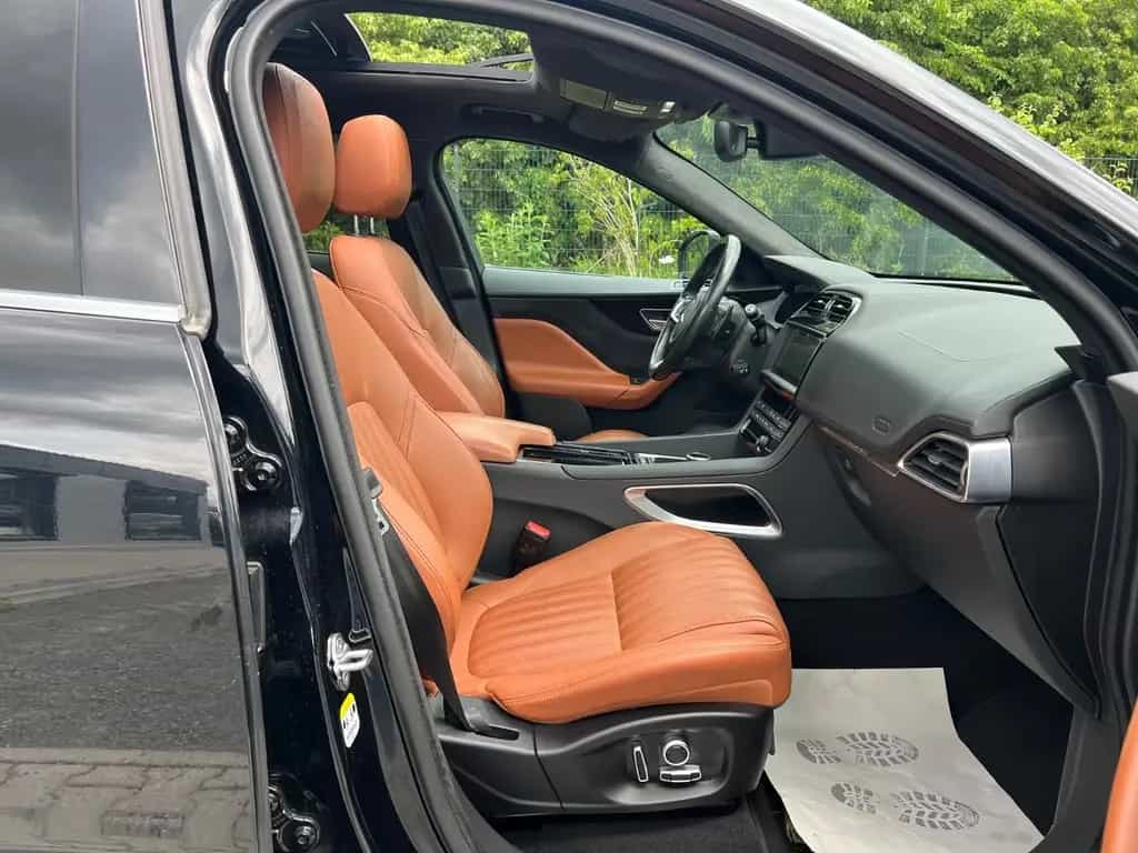 Jaguar F-Pace F-PACE Portfolio AWD*PANORAMA*LED*CAM*SHZ 09/2020-photo-10