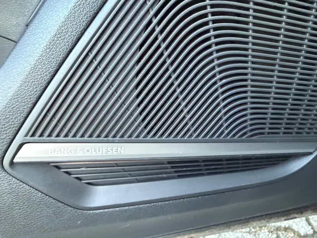 Audi SQ2 TFSI / 8 fach Bereift/Tüv Neu/ voll Ausstatt 01/2020-photo-9