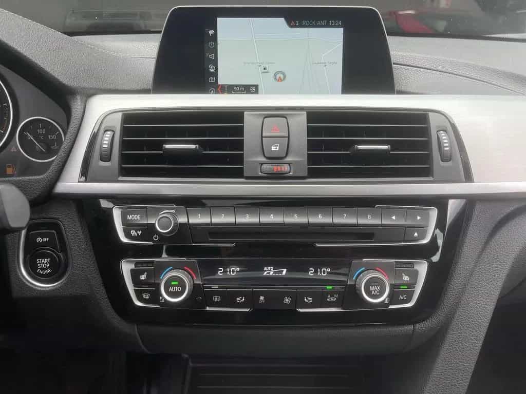 BMW 320 d SportAUT Touring  xDrive Sport LED PANO H&K 05/2019-photo-17