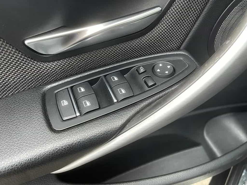 BMW 320 d SportAUT Touring  xDrive Sport LED PANO H&K 05/2019-photo-20