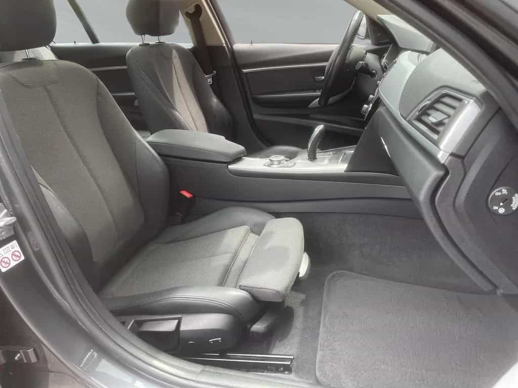 BMW 320 d SportAUT Touring  xDrive Sport LED PANO H&K 05/2019-photo-9