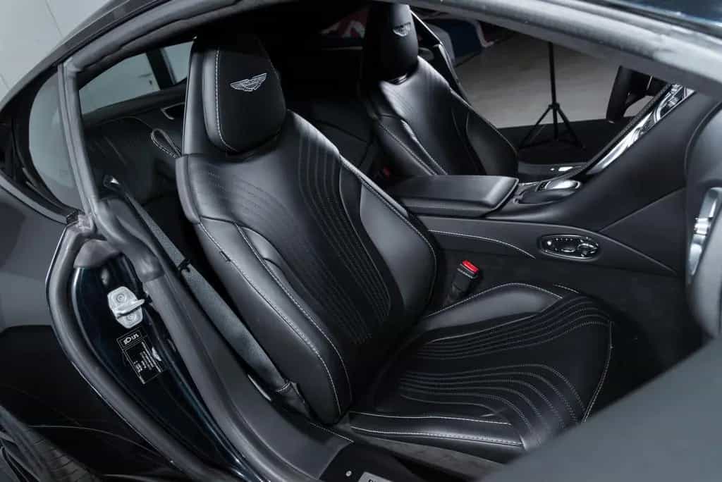 Aston Martin DB11 5.2 V12 AMR 11/2016-photo-8