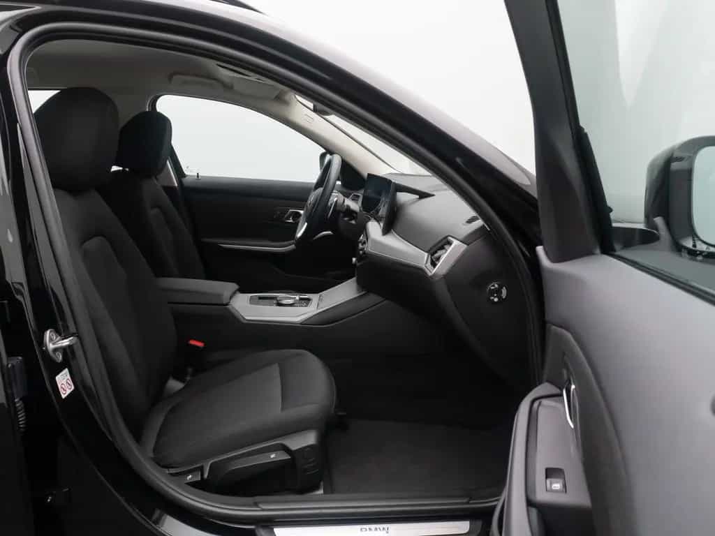 BMW 318 i GeschwindigReg HUD DAB Kamera LED Sport 04/2023-photo-24