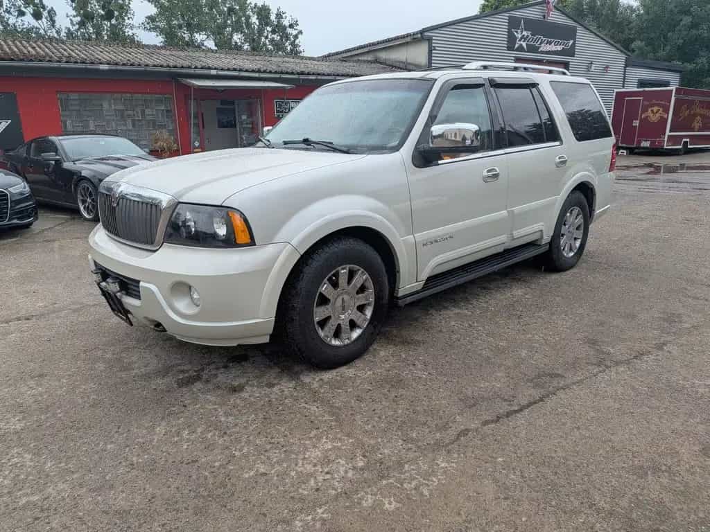 Lincoln Navigator 05/2004-photo-1