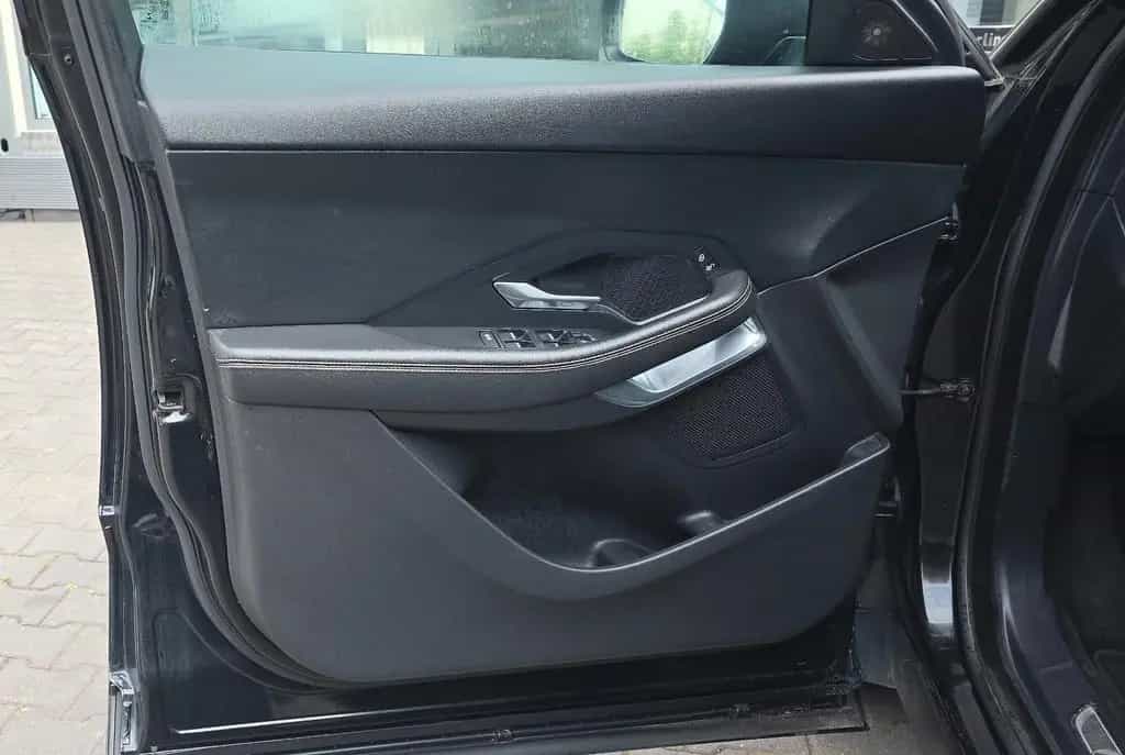 Jaguar E-Pace R-Dynamic AWD PANO.TÜV+INSPEKTION NEU 01/2019-photo-19