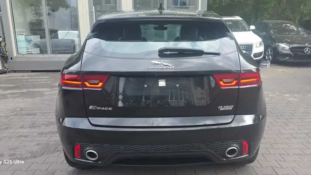 Jaguar E-Pace R-Dynamic AWD PANO.TÜV+INSPEKTION NEU 01/2019-photo-6