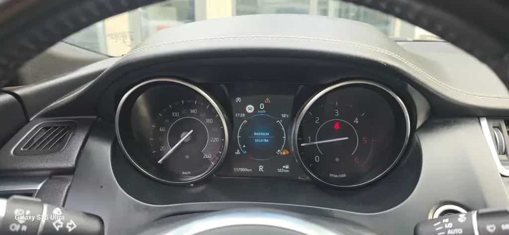 Jaguar E-Pace R-Dynamic AWD PANO.TÜV+INSPEKTION NEU 01/2019-photo-9
