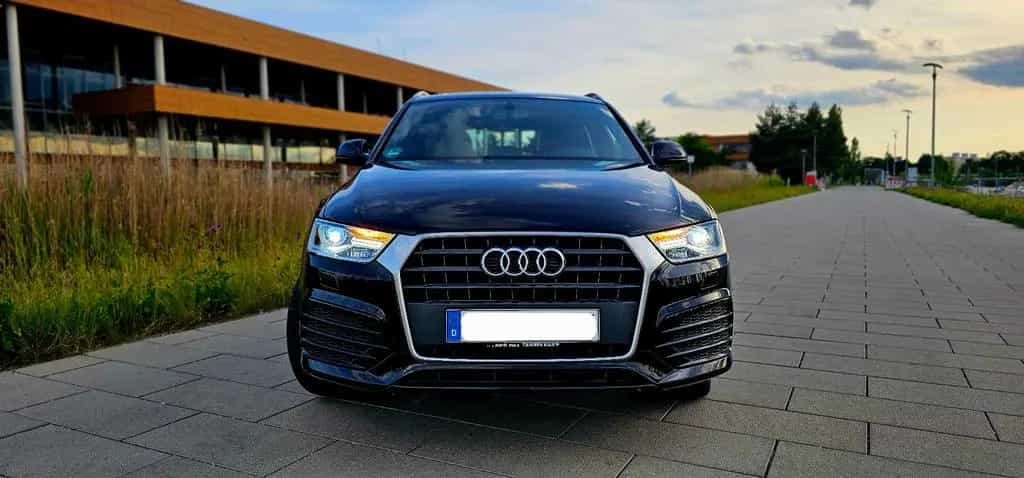 Audi Q3 1.4 TFSI S Line S Tronic schwarz metallic 06/2018-photo-2