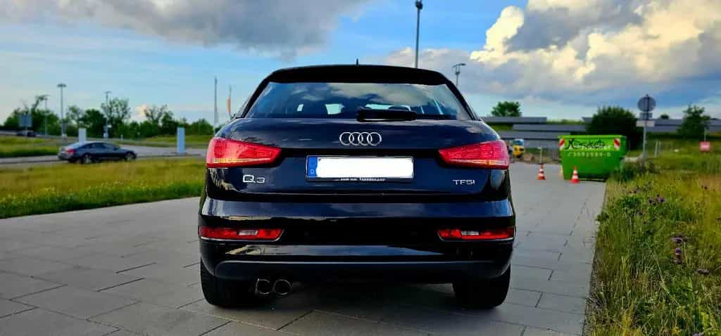 Audi Q3 1.4 TFSI S Line S Tronic schwarz metallic 06/2018-photo-3