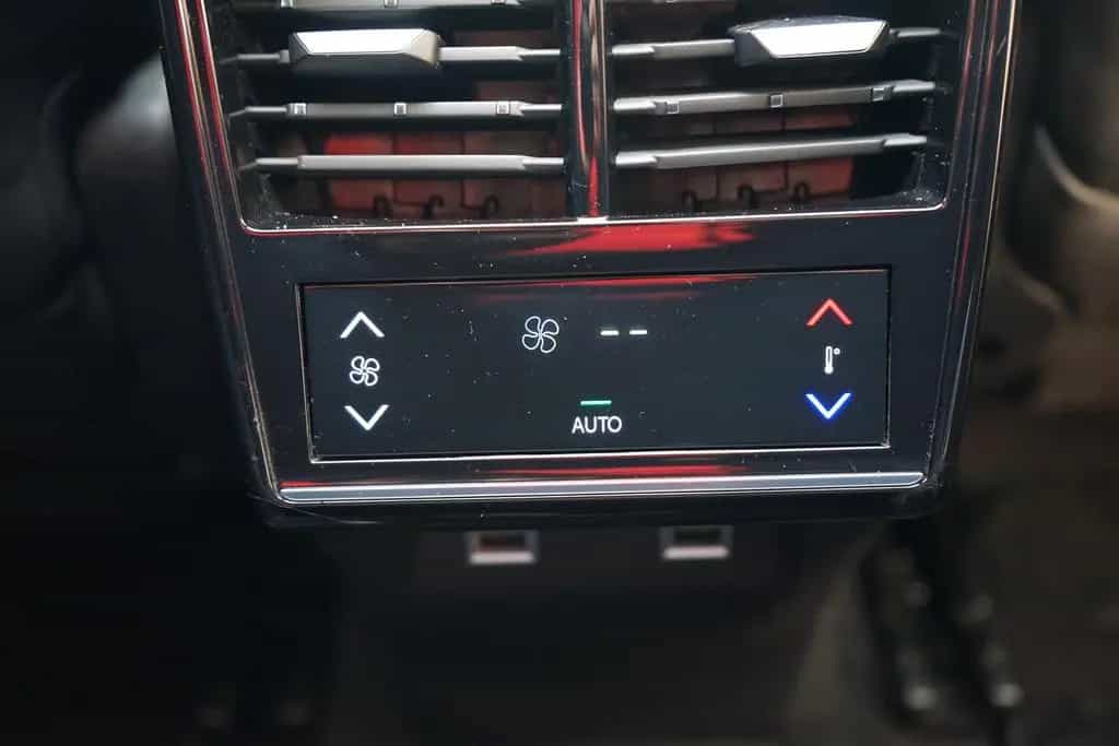 DS Automobiles Other 7 Crossback 2.0 Aut. Totwinkel Sitzbelüftung LED 06/2020-photo-32