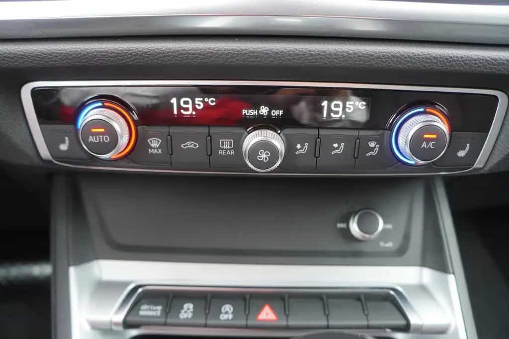 Audi Q3 45 2.0 TFSI quattro S line Matrix Navi DAB 08/2019-photo-26