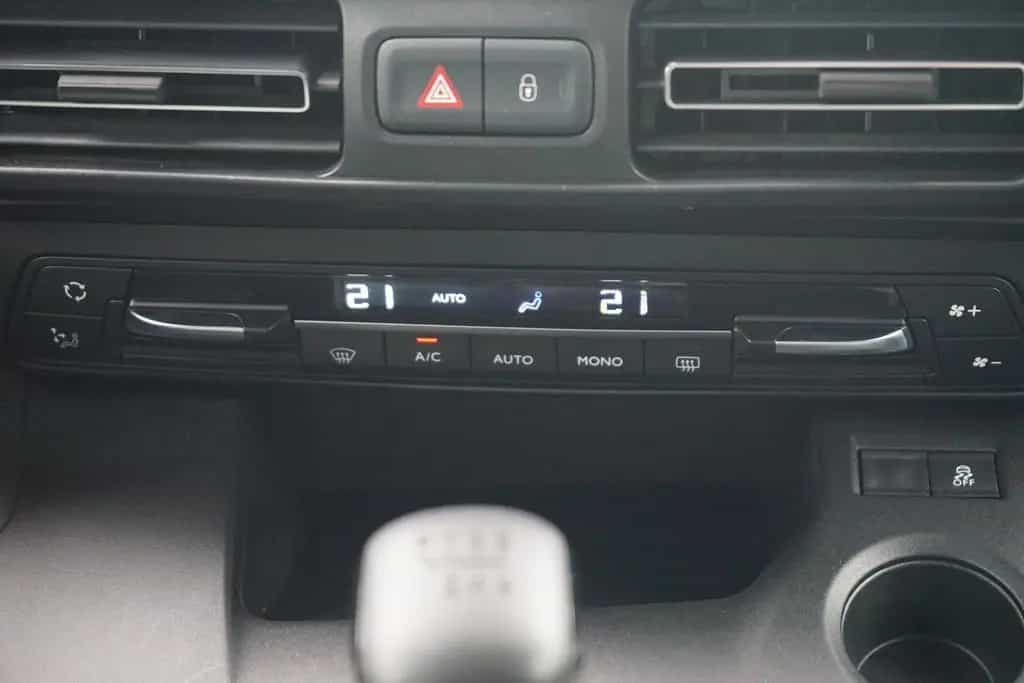 Citroën Berlingo 1.2 12V Klimaaut. Sitzheizung Tempomat 01/2020-photo-10