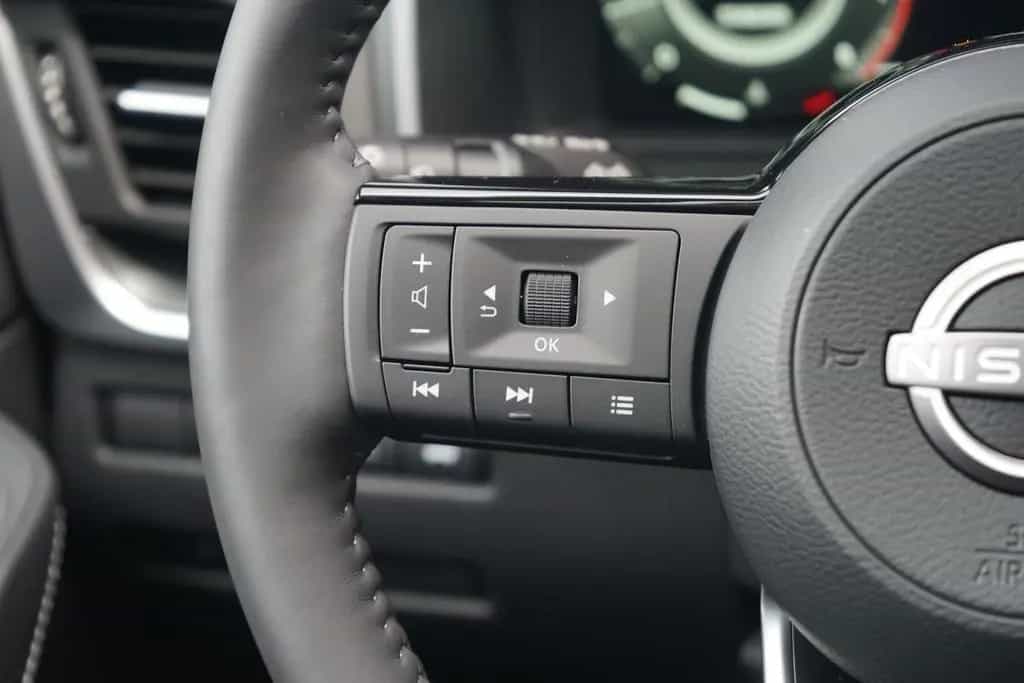 Nissan Qashqai N-Connecta+ 1.3 Dig-T Matrix ACC Navi Pa 03/2026-photo-24