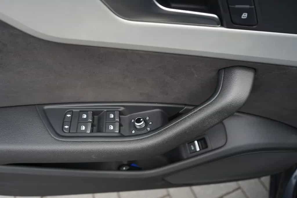 Audi A4 Avant 35 TFSI LED ACC 360° AHK Navi Panorama 02/2019-photo-15