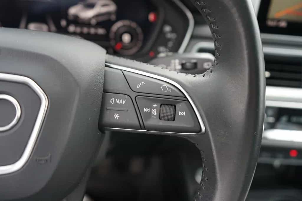 Audi A4 Avant 35 TFSI LED ACC 360° AHK Navi Panorama 02/2019-photo-21