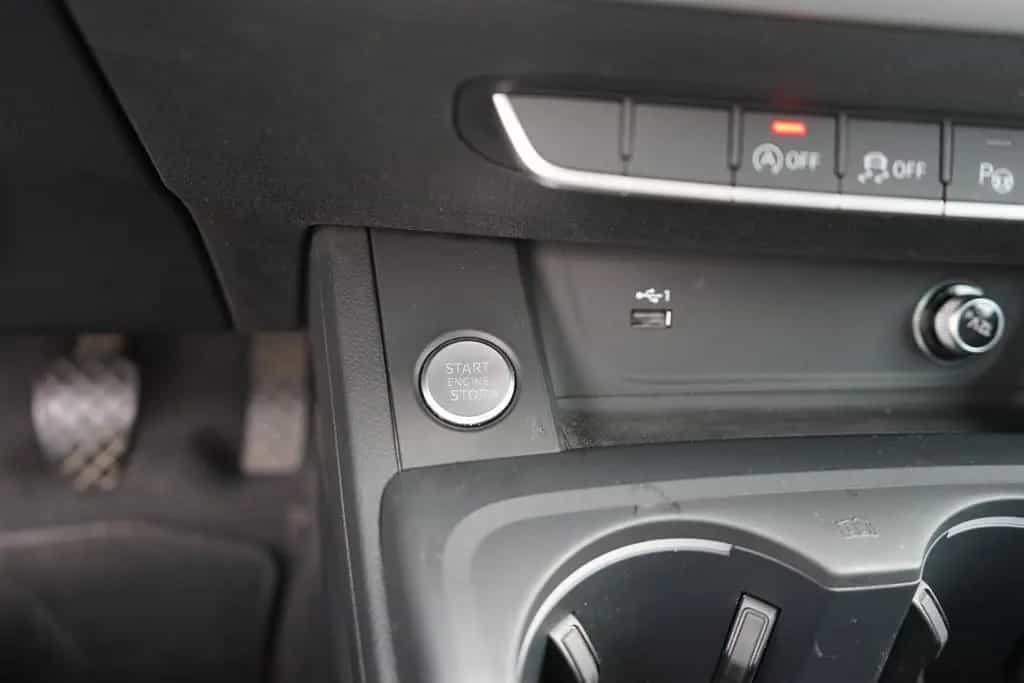 Audi A4 Avant 35 TFSI LED ACC 360° AHK Navi Panorama 02/2019-photo-23