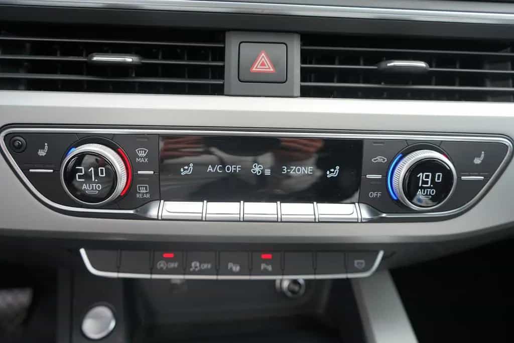 Audi A4 Avant 35 TFSI LED ACC 360° AHK Navi Panorama 02/2019-photo-27