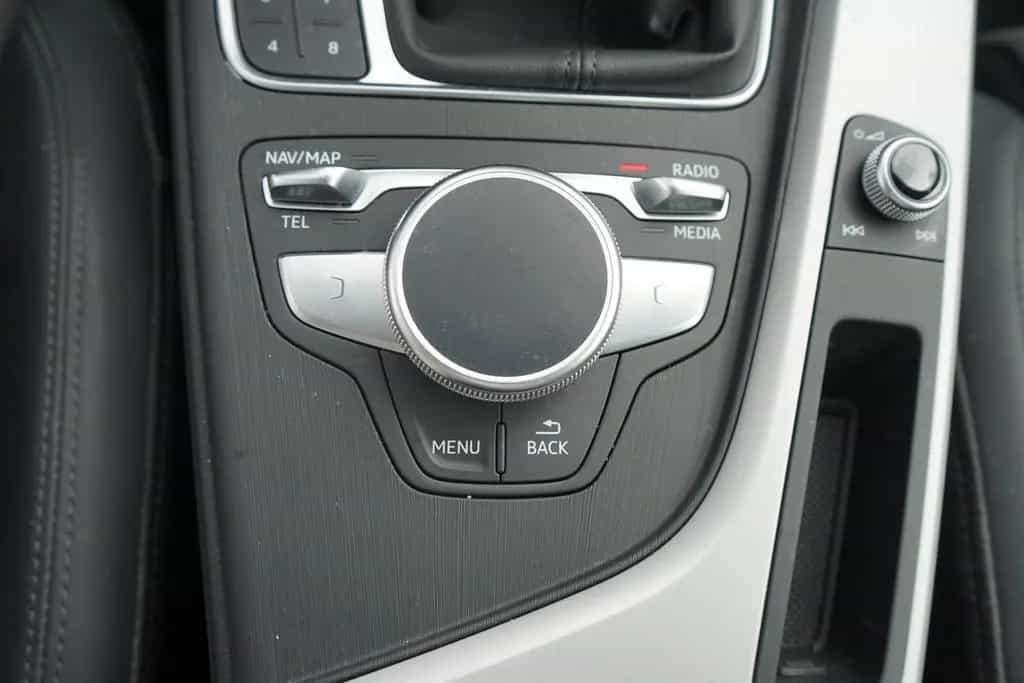 Audi A4 Avant 35 TFSI LED ACC 360° AHK Navi Panorama 02/2019-photo-31