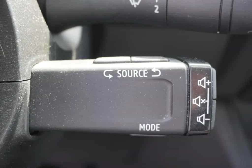 Renault Captur 1.3 TCE Intens LED Navi Sitzheizung DAB 09/2020-photo-23