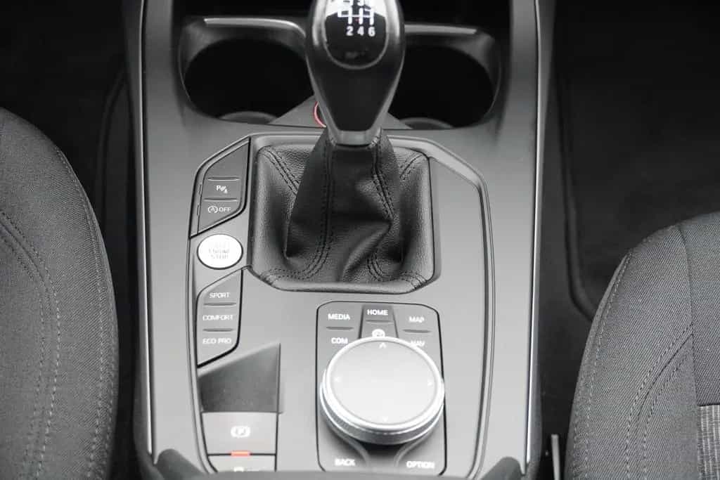 BMW 118 i Advantage LED Navi Totwinkel Kamera PDC 08/2021-photo-11