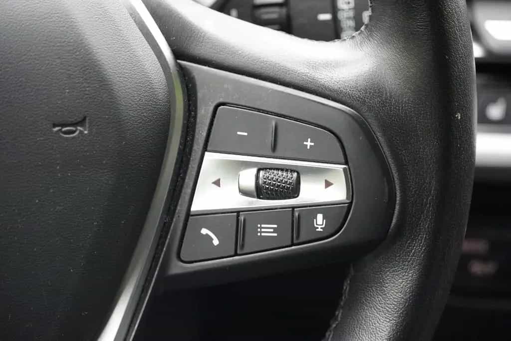 BMW 118 i Advantage LED Navi Totwinkel Kamera PDC 08/2021-photo-14