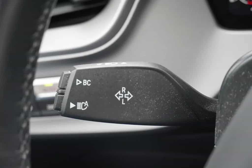 BMW 118 i Advantage LED Navi Totwinkel Kamera PDC 08/2021-photo-15