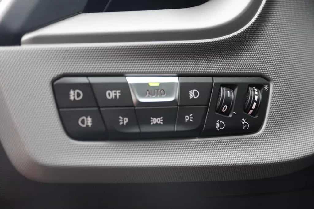BMW 118 i Advantage LED Navi Totwinkel Kamera PDC 08/2021-photo-24