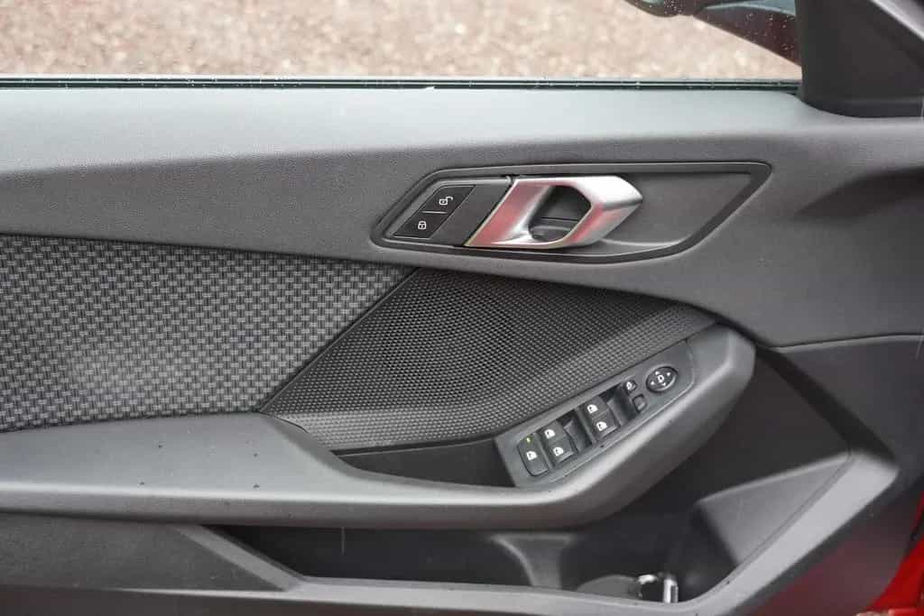 BMW 118 i Advantage LED Navi Totwinkel Kamera PDC 08/2021-photo-25